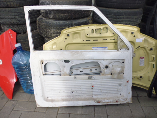 Sportello porta portiera anteriore sinistra Fiat Panda 141 bianco.